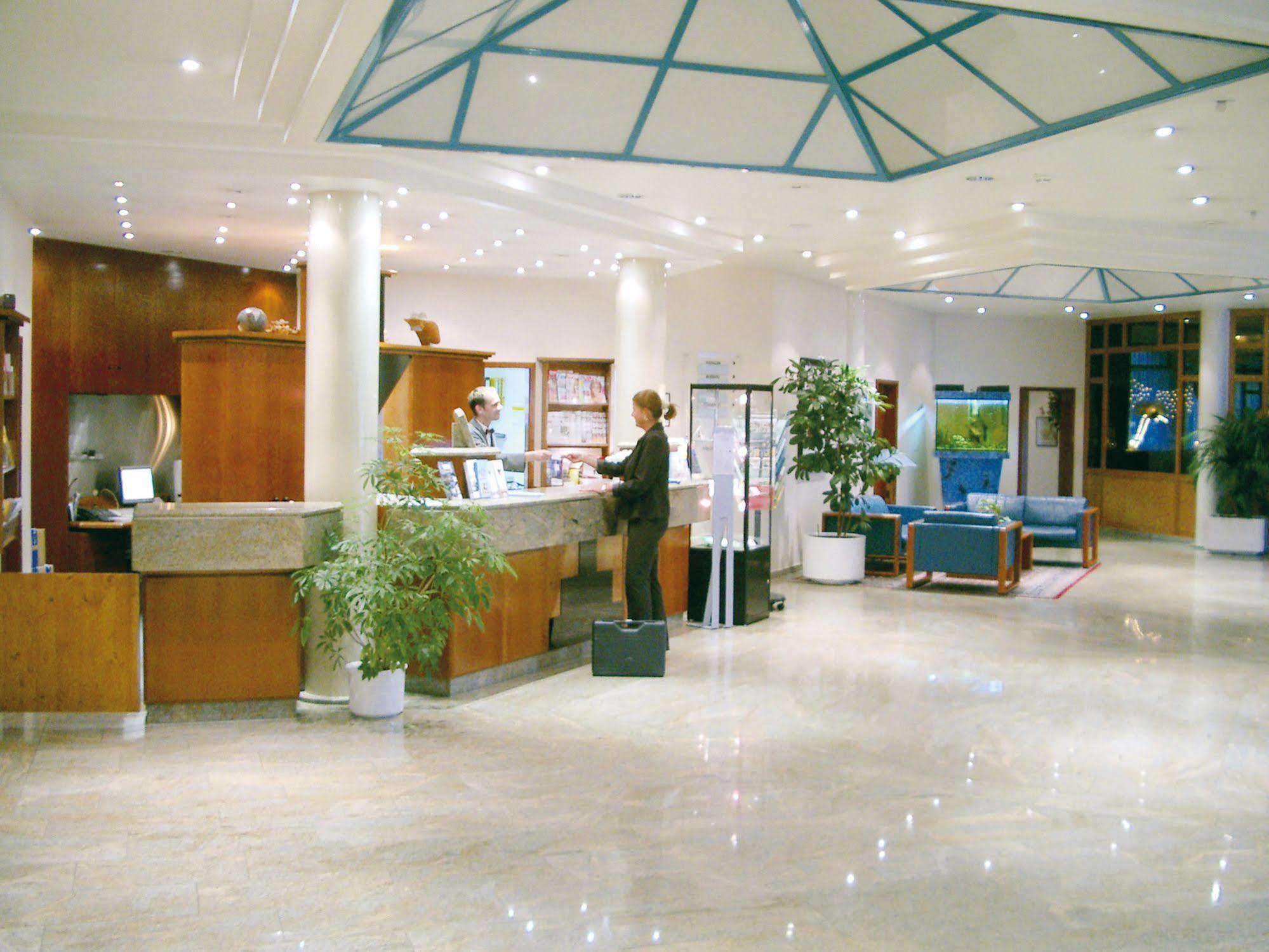 H+ Hotel Stuttgart Herrenberg Exterior photo