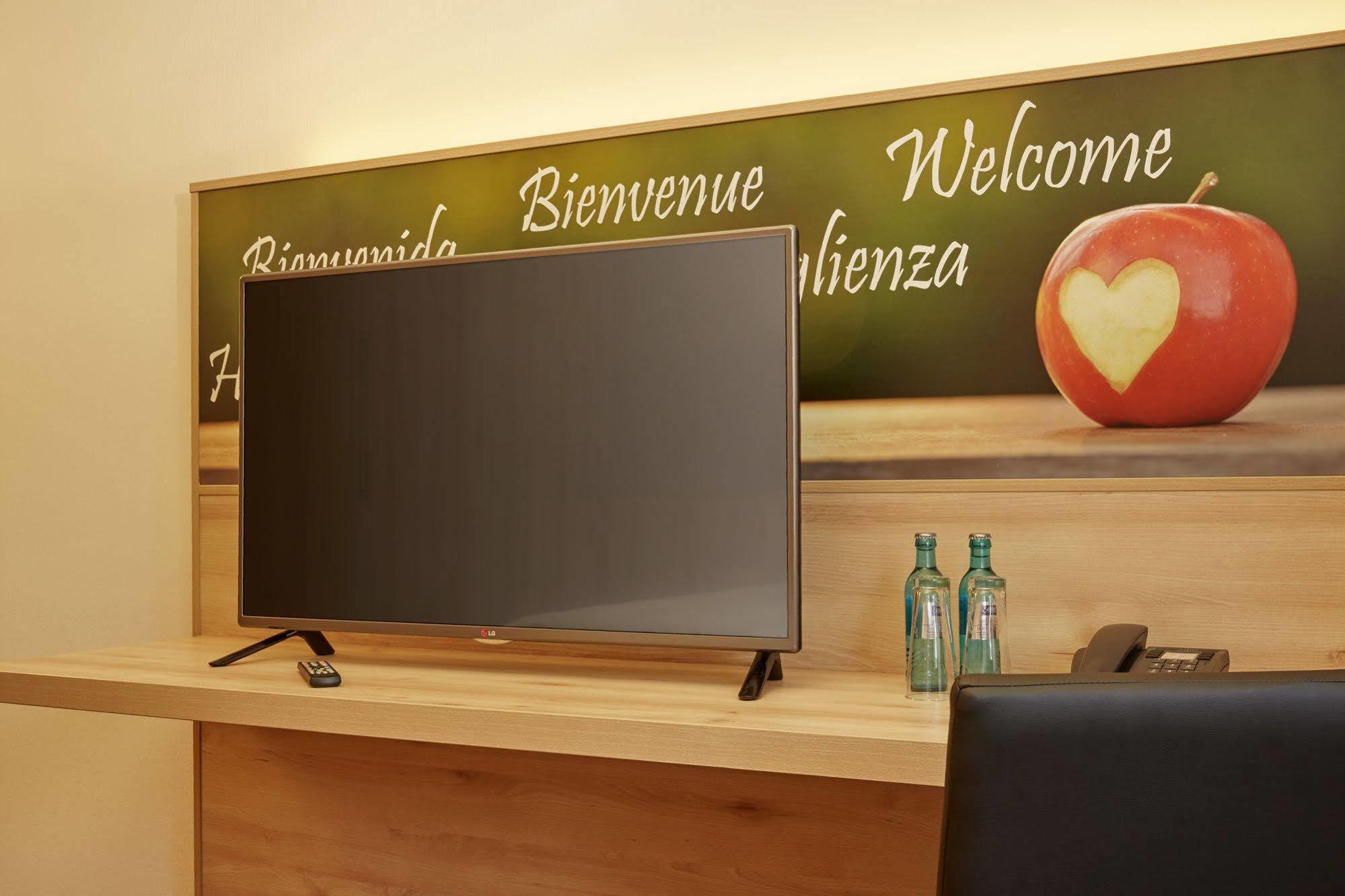 H+ Hotel Stuttgart Herrenberg Exterior photo
