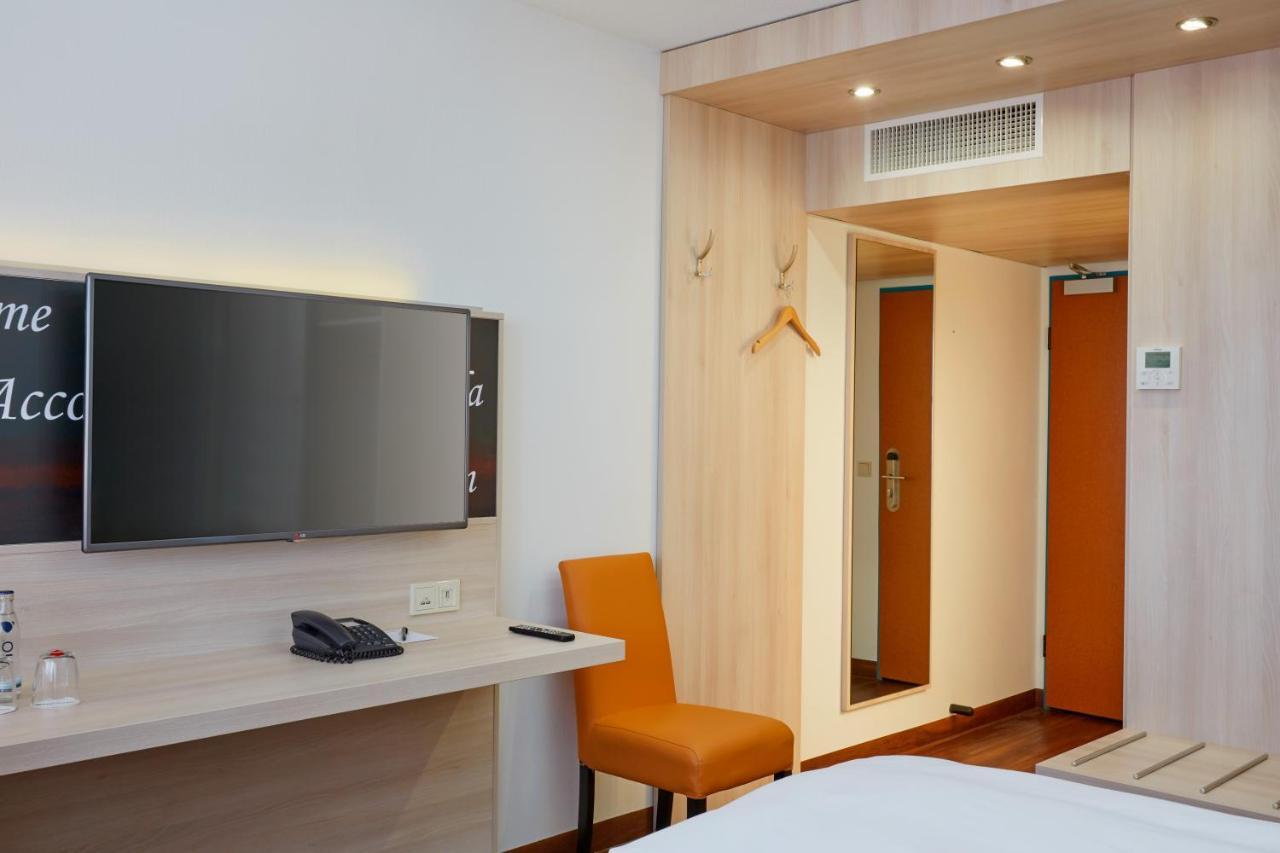 H+ Hotel Stuttgart Herrenberg Exterior photo