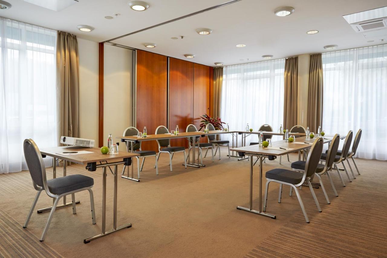 H+ Hotel Stuttgart Herrenberg Exterior photo